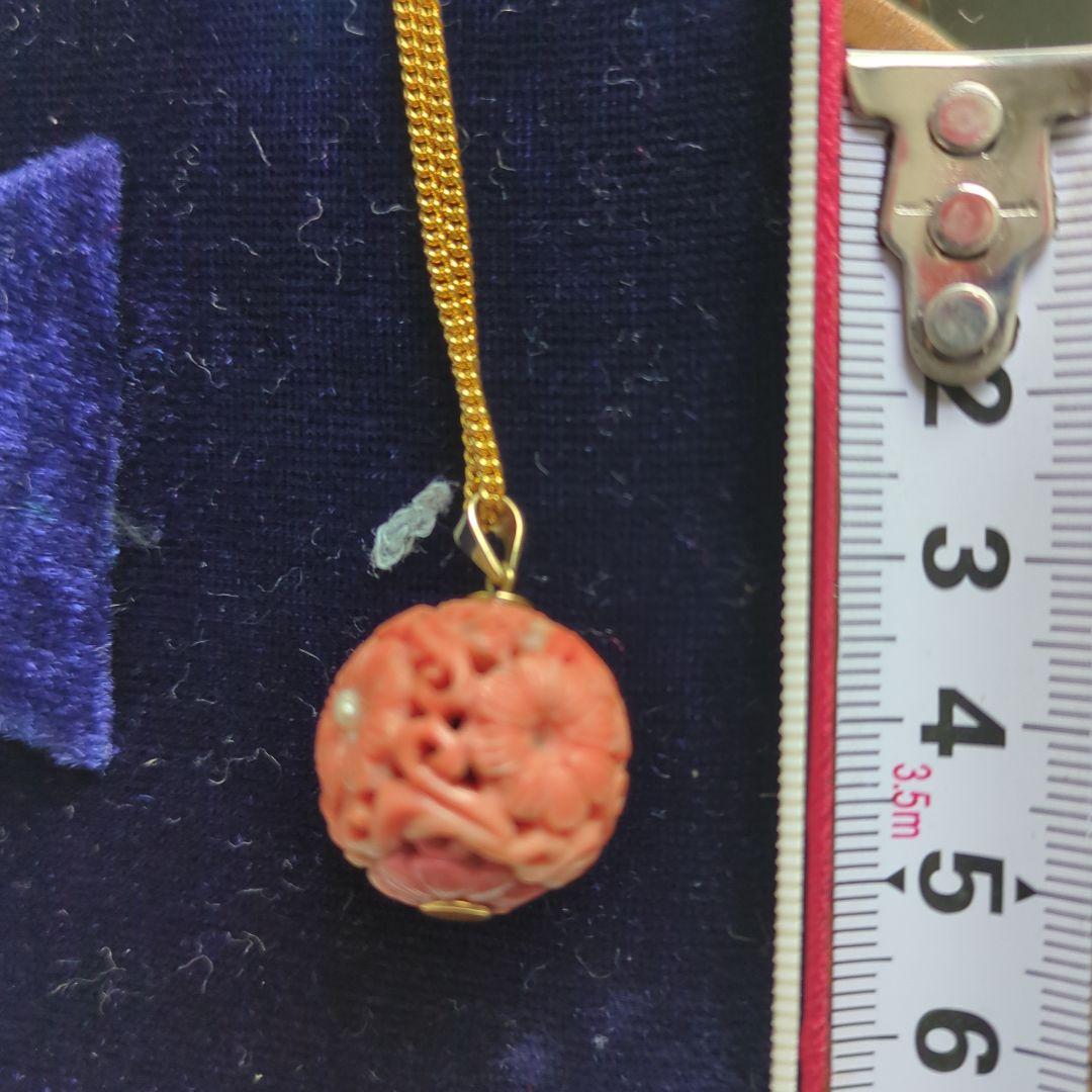 アンティーク　ビンテージ昔の珊瑚ネックレス　透かし彫り菊の花細工
