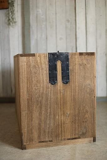 前面ガラスの木製引き出し2段　食器棚　シャツケース　収納棚　古家具