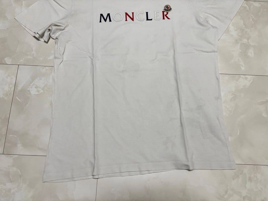 モンクレール ラバー&ワッペンロゴ入りTシャツ