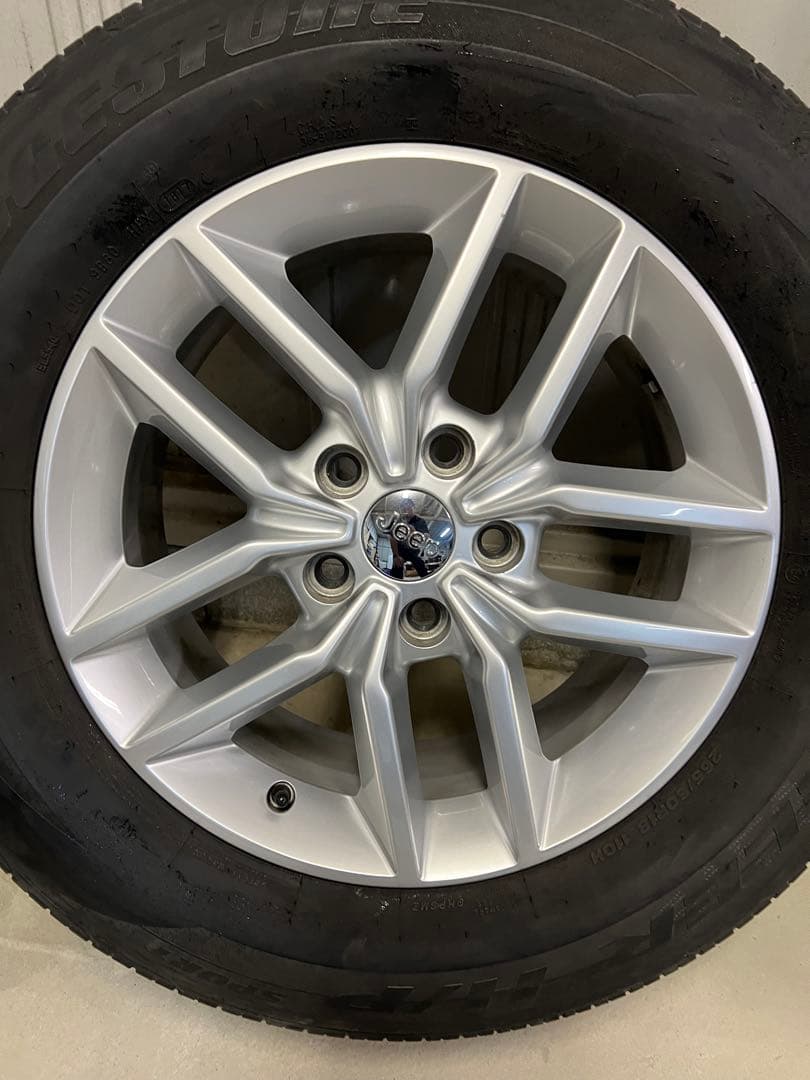 グランドチェロキー純正ホイール　18インチ8j 265/60r18