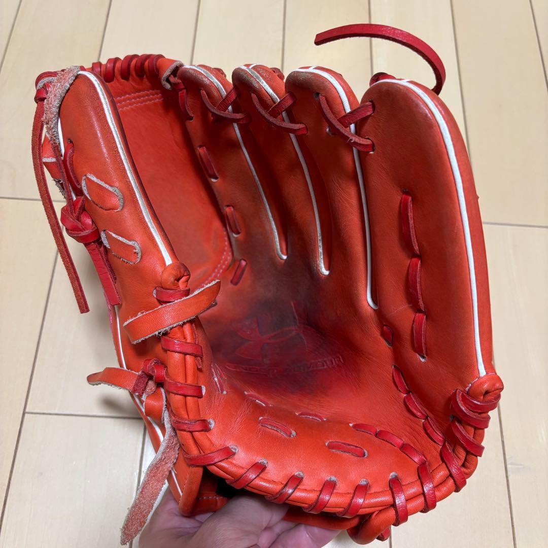 アンダーアーマー軟式グローブ オレンジ色　ピッチャー用