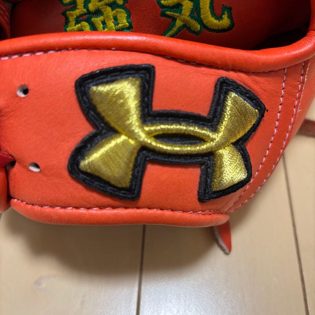 アンダーアーマー軟式グローブ オレンジ色　ピッチャー用