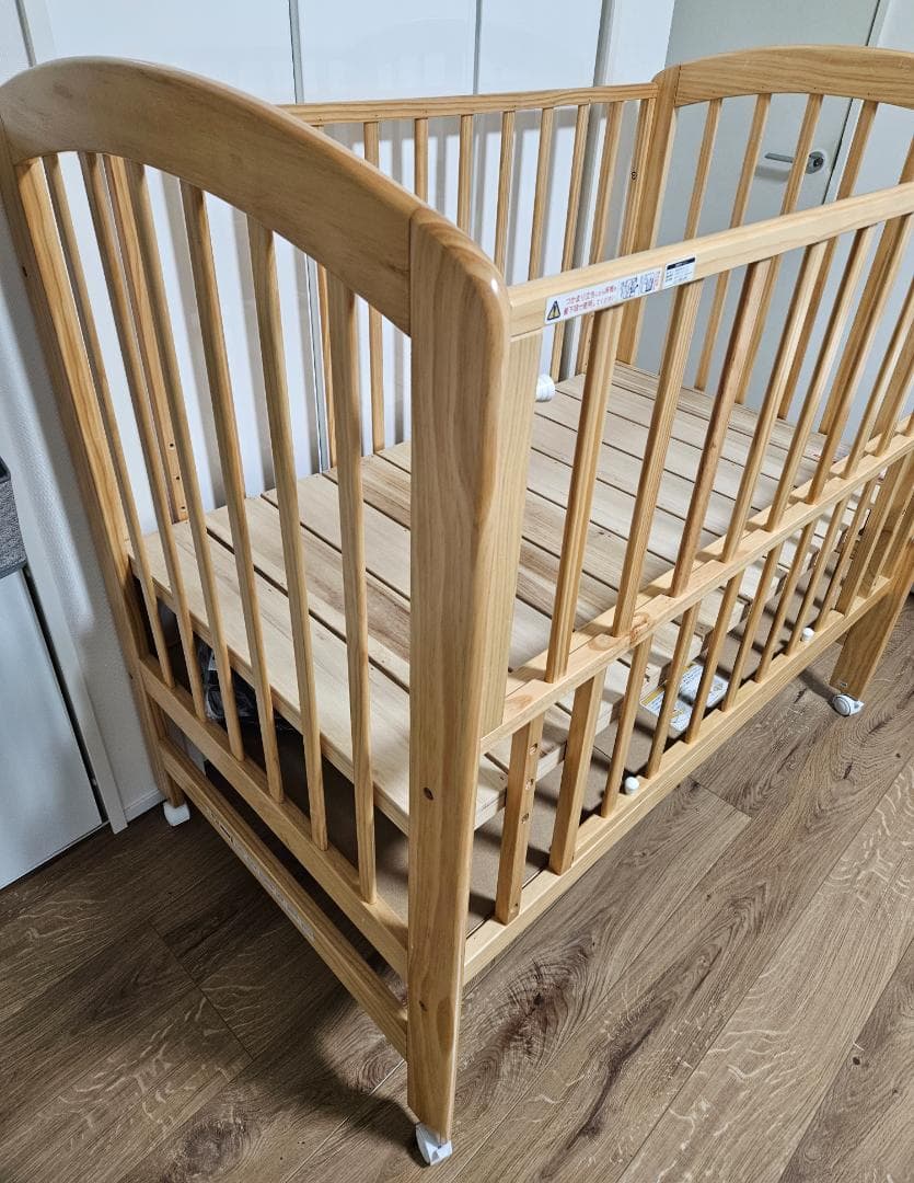 にこ　 カトージ ベビーベッド ハイポジション +マット + 敷きパッド