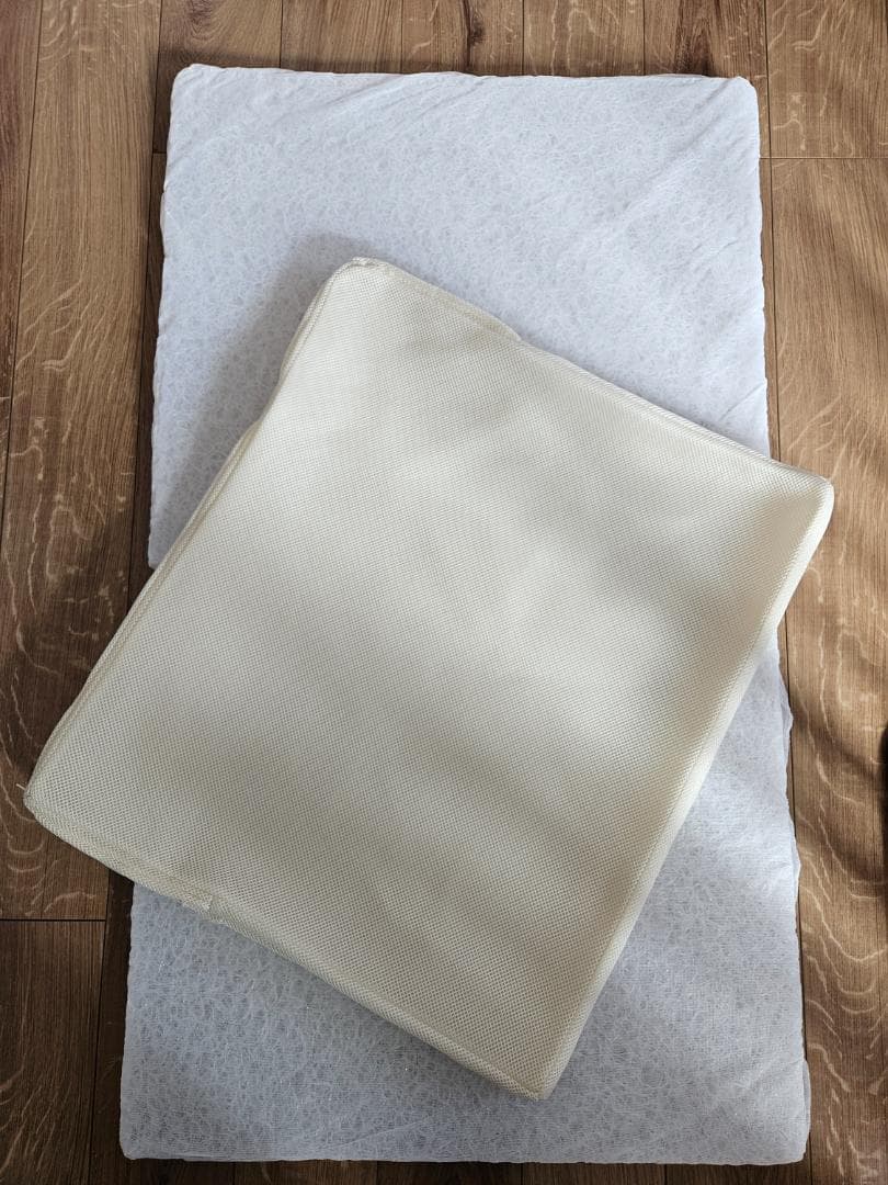 にこ　 カトージ ベビーベッド ハイポジション +マット + 敷きパッド