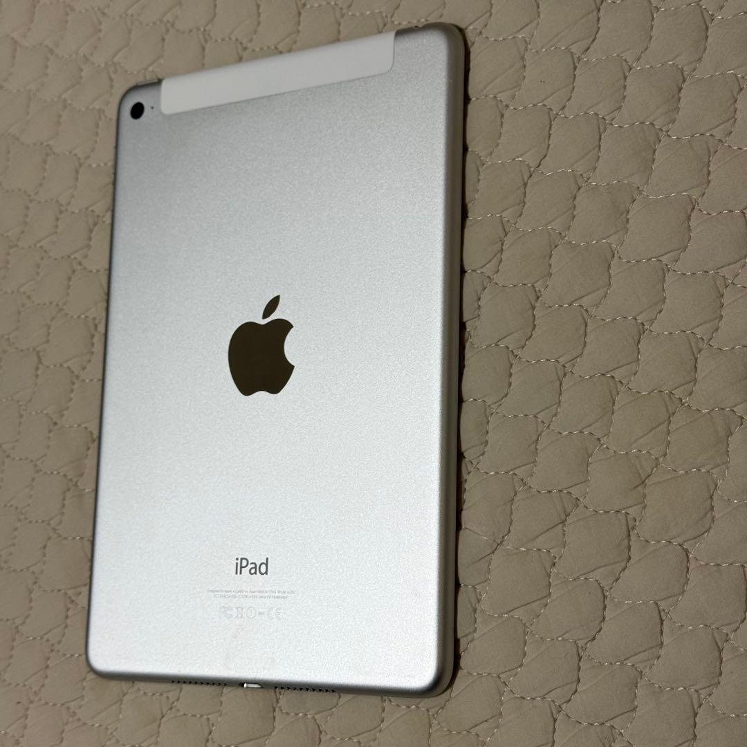 L*c様 iPad mini 4 128GB シルバー（docomo）本体のみ