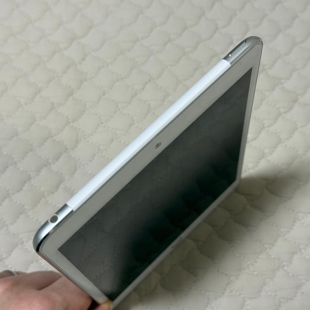 L*c様 iPad mini 4 128GB シルバー（docomo）本体のみ