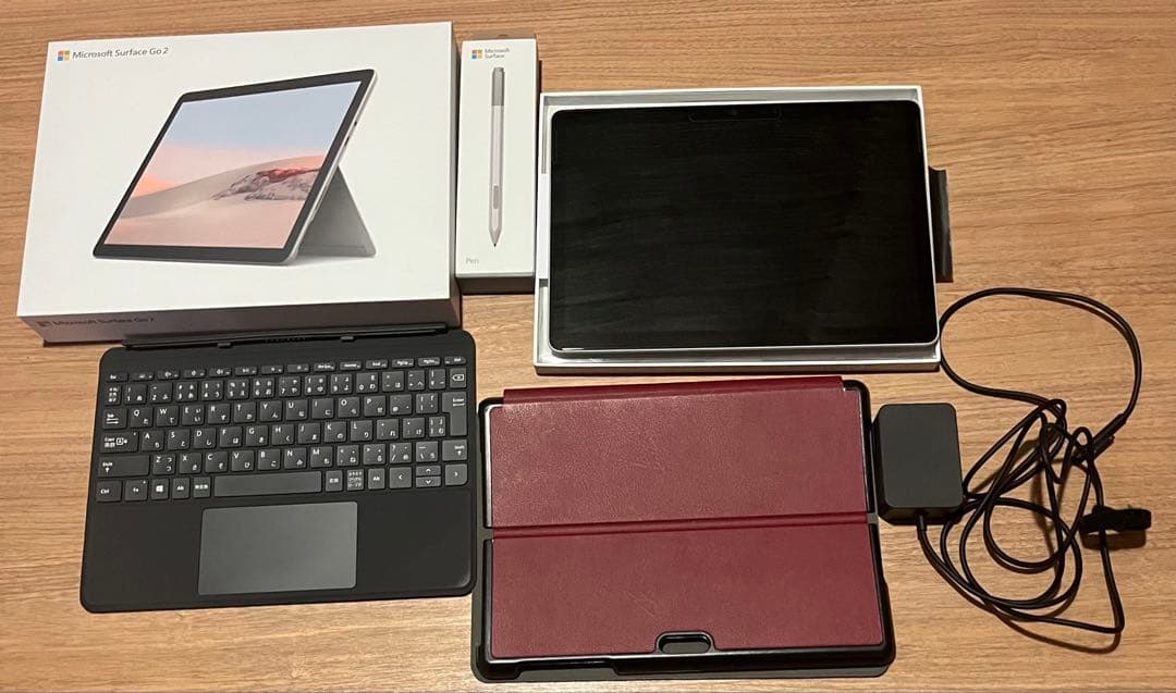 Surface Go 2 / 8GB / 128GB / 純正キーボード・ペン付