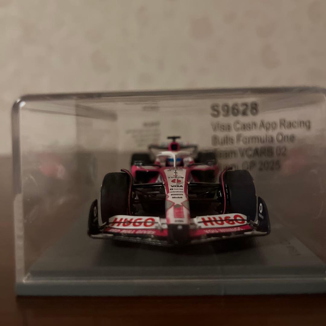 ミニカー Visa Cash App Racing Bulls VCARB 02