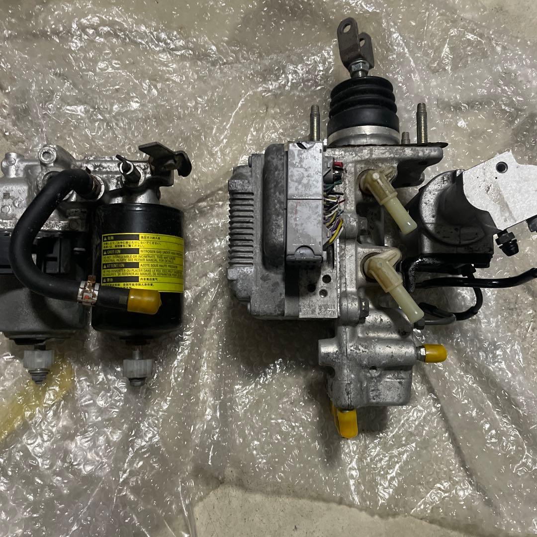 30プリウスABSアクチュエーター