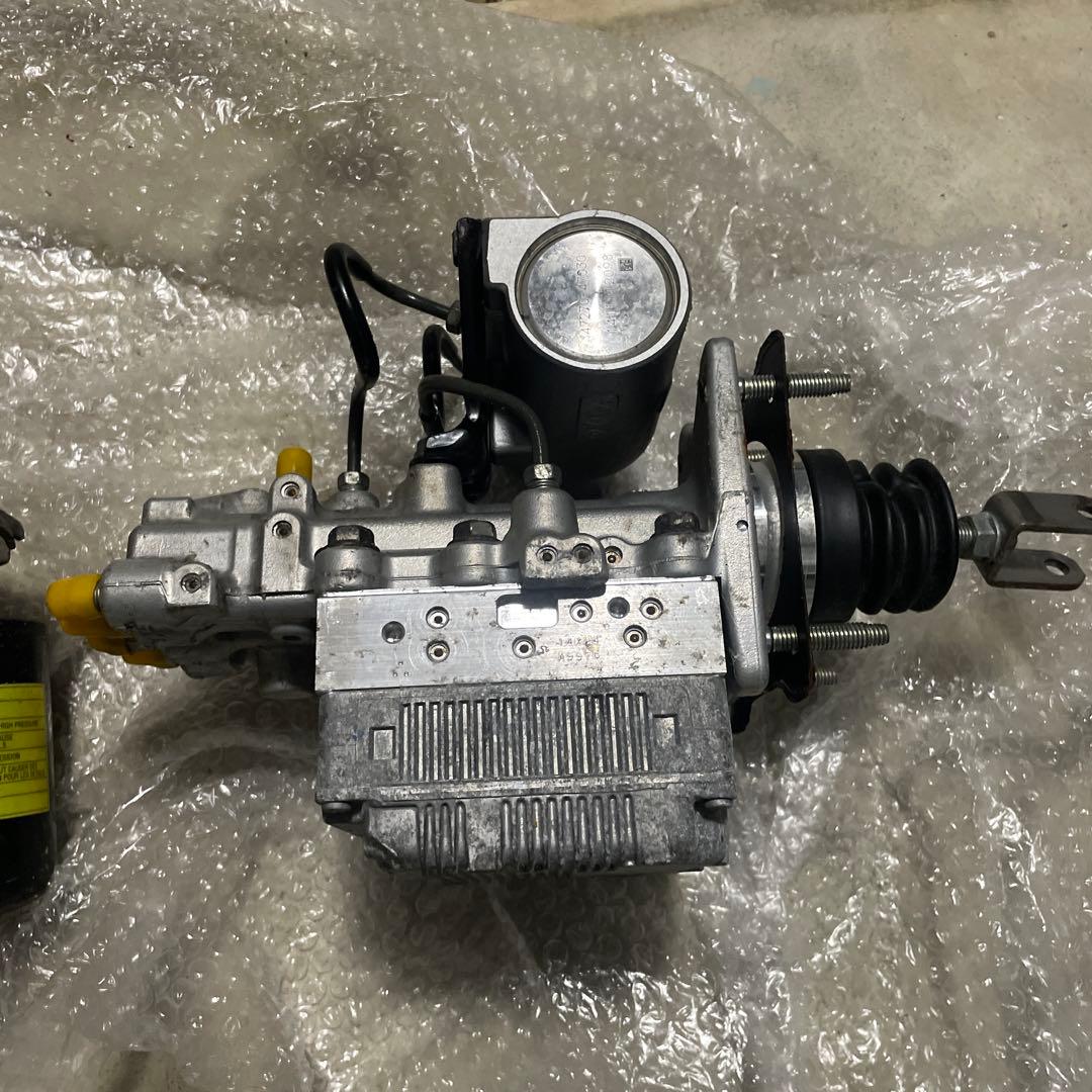 30プリウスABSアクチュエーター