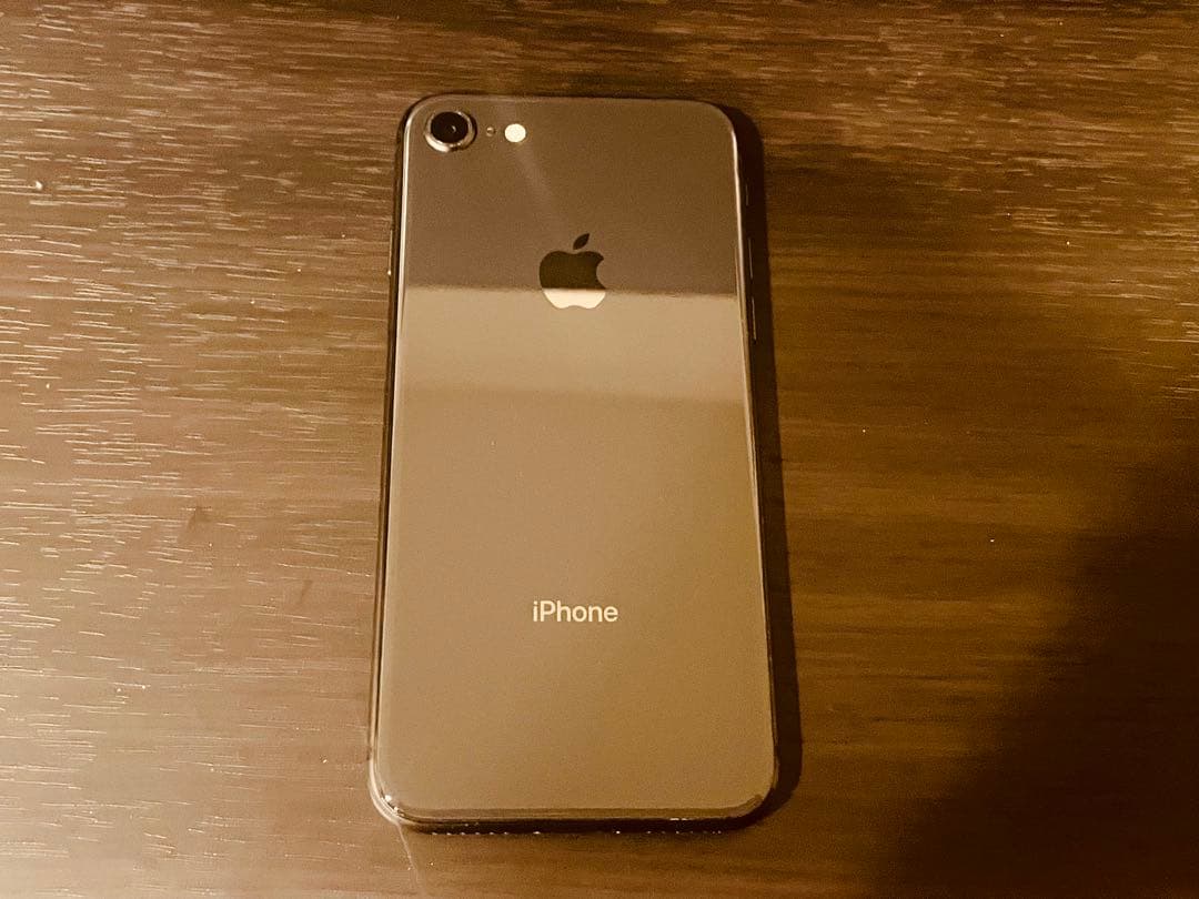 ①美品 Apple iPhone8 64GB ブラック SIMロック解除済み
