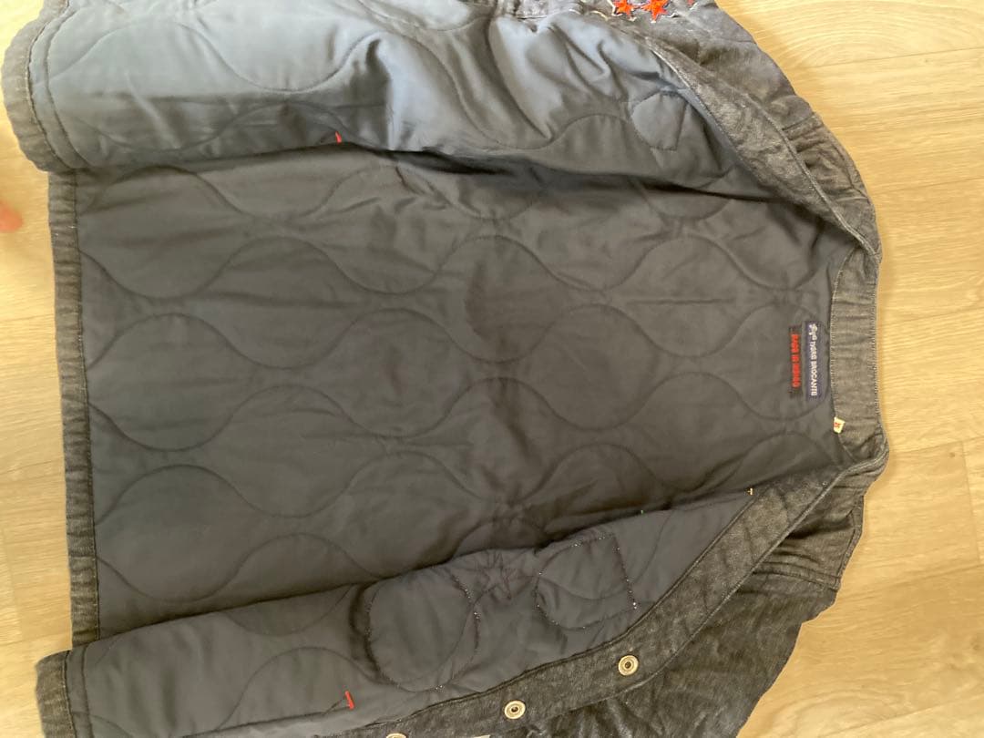 パッチ付きダークデニムカーディガン