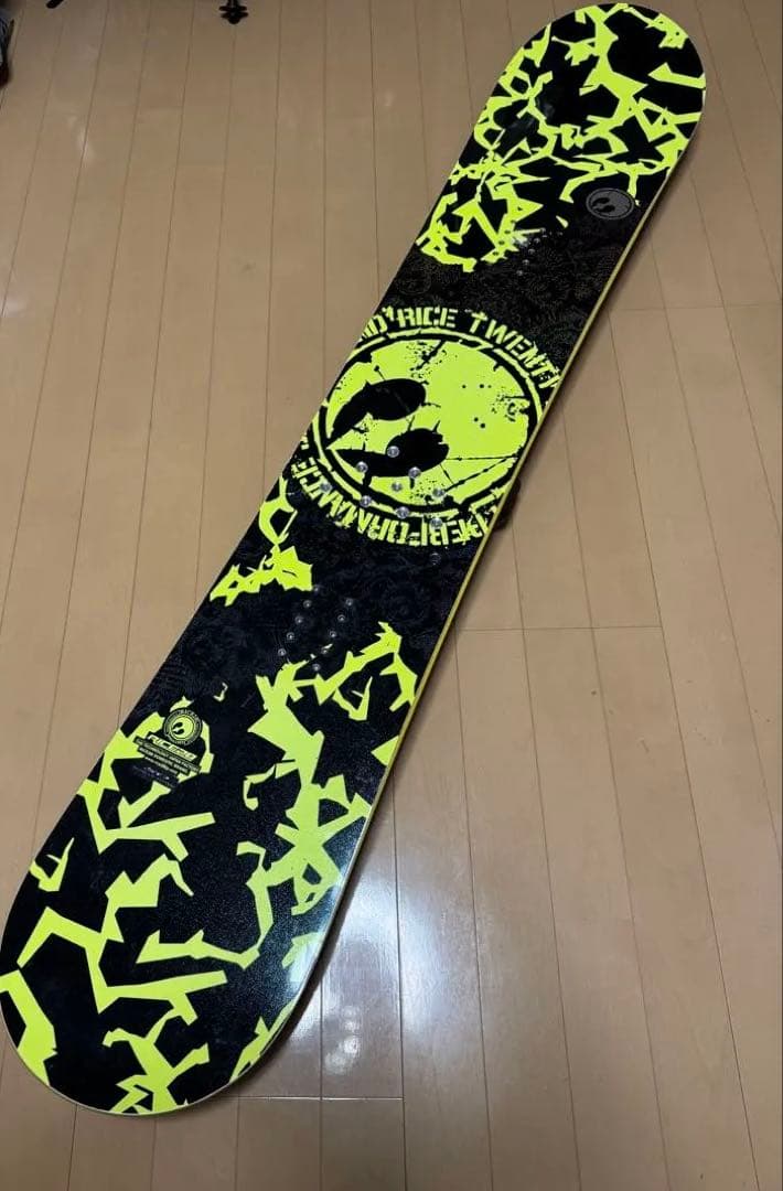 高反発◎ デザイン◎ グラトリ RICE28 RT9 152cm スノーボード板