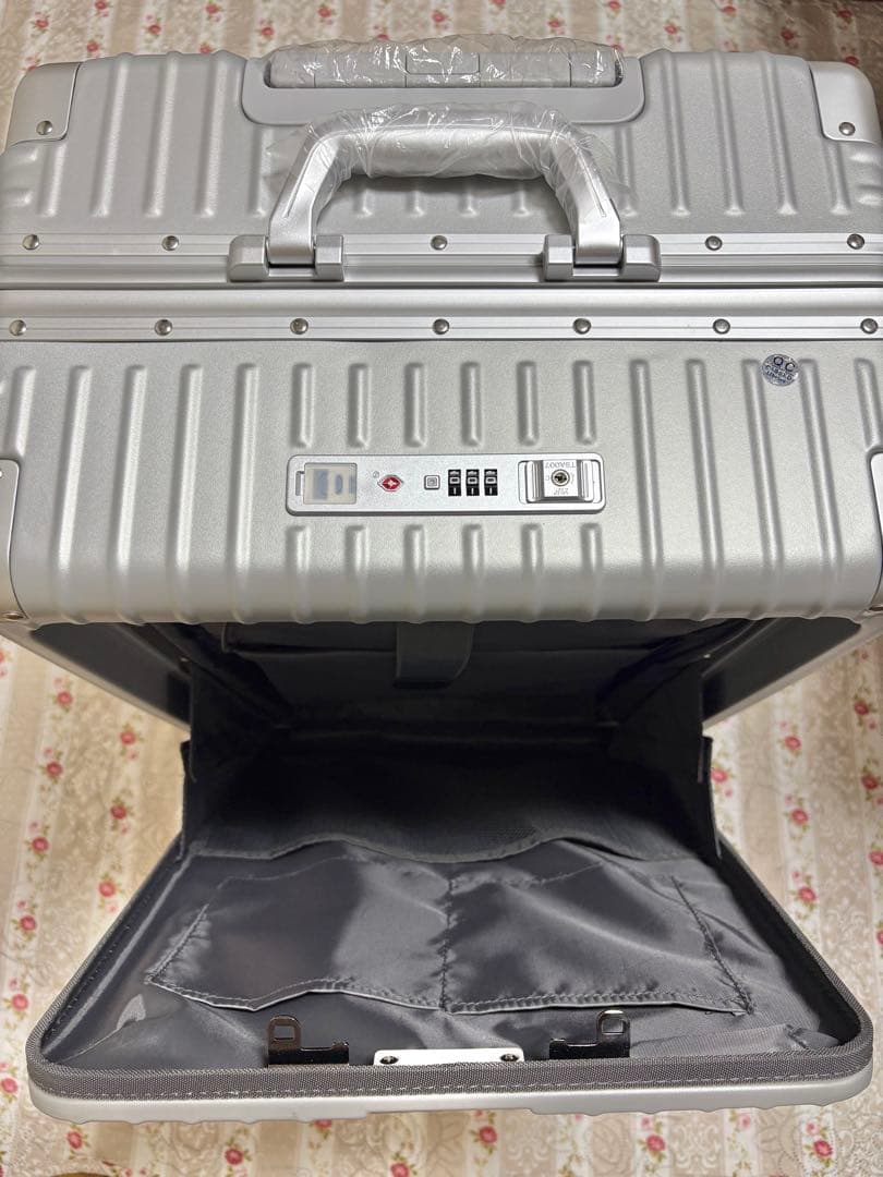 【新品未使用】 Libetee スーツケース Mサイズ マットシルバー