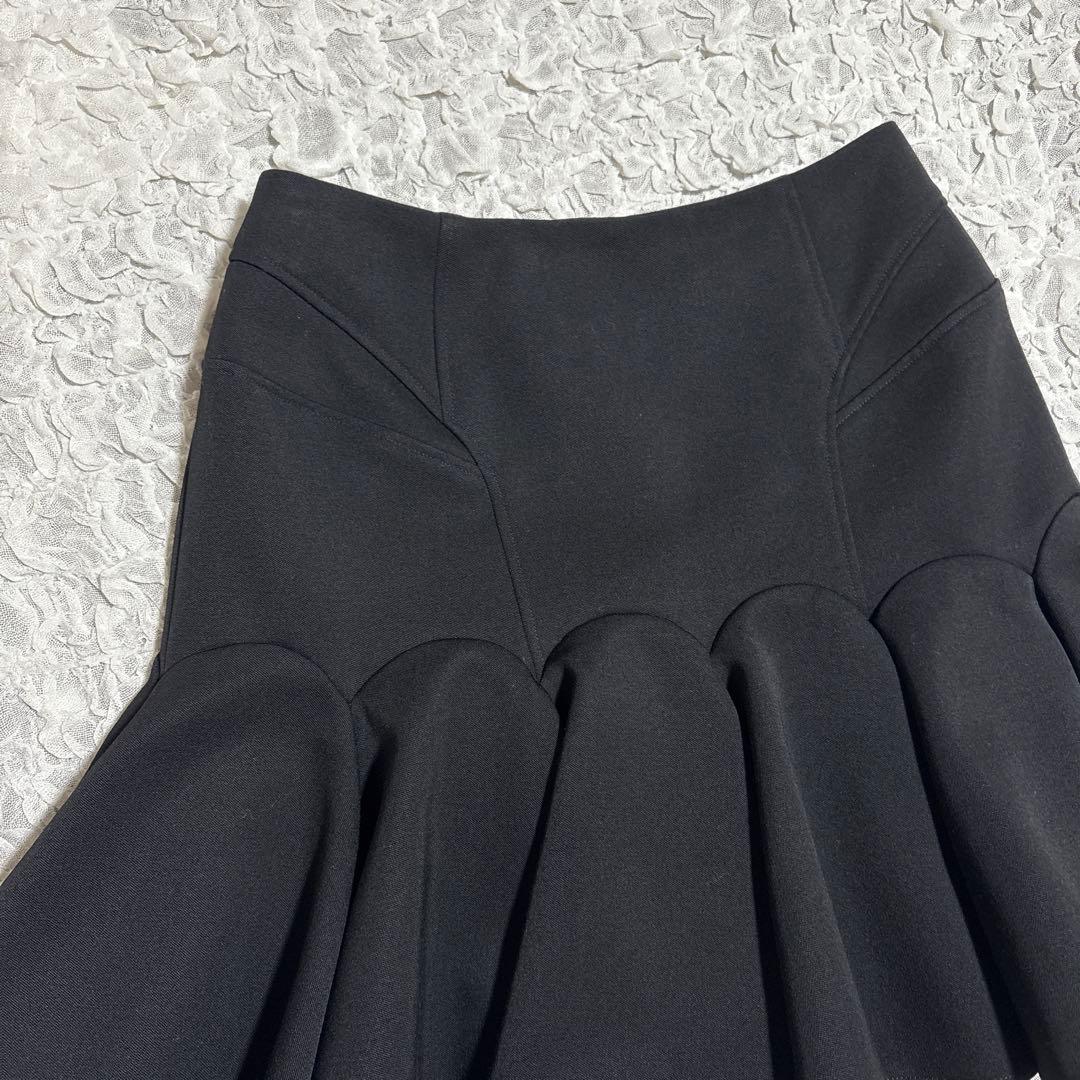 美品　フェティコ 5万円　立体 フリル ミニ スカート　黒　日本製　光沢　可愛い