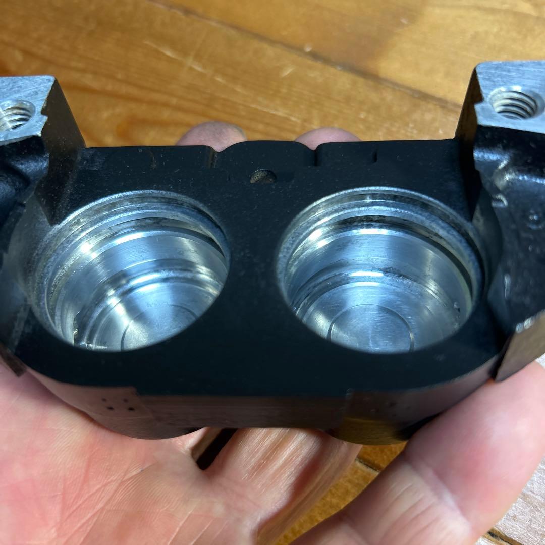 渡*鳥様 焼き付け塗装 キャリパーGPZ900R ZZR400/1100 ゼファ