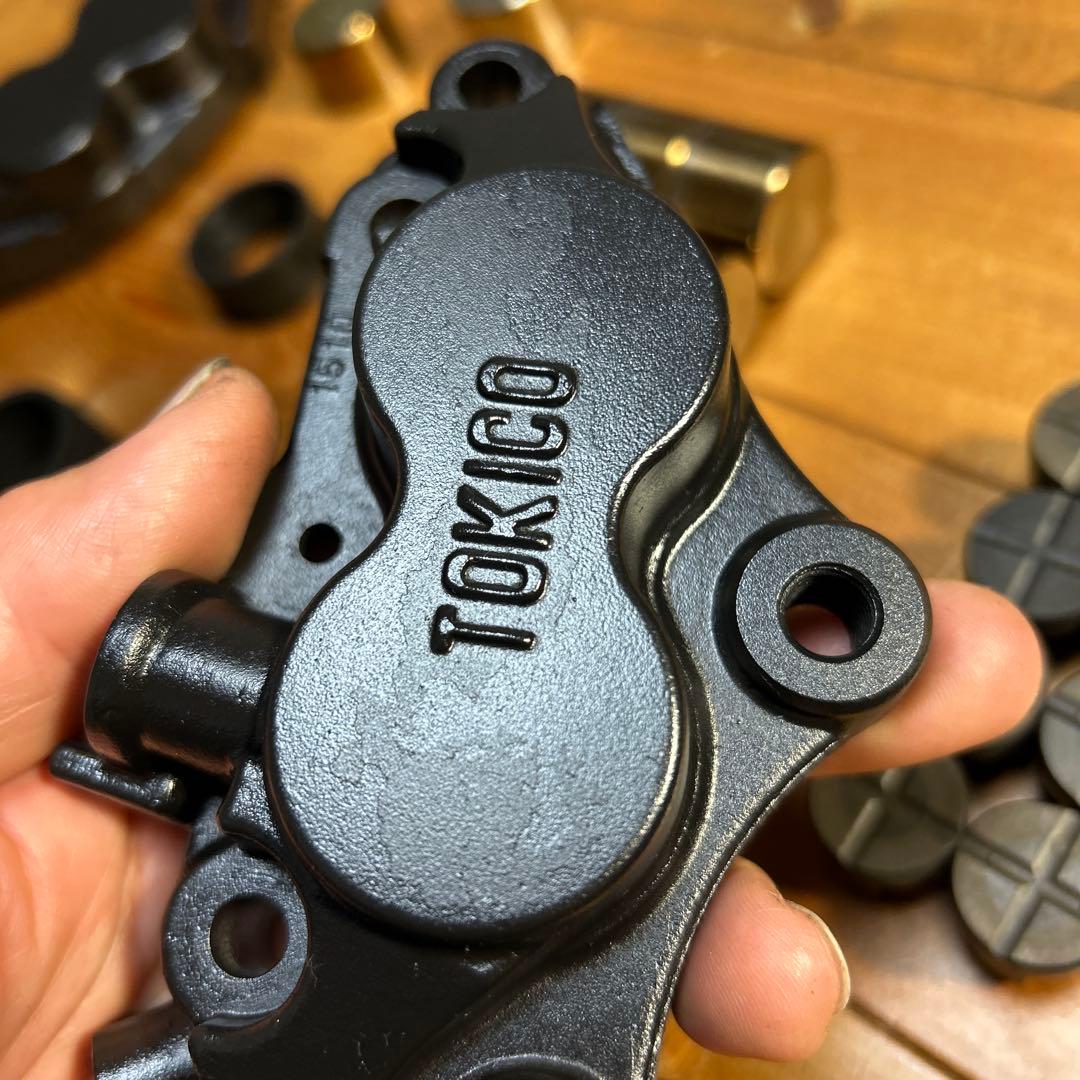 渡*鳥様 焼き付け塗装 キャリパーGPZ900R ZZR400/1100 ゼファ