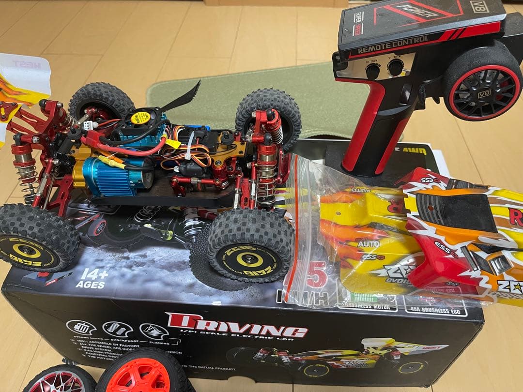 RCカー wltoys 144010と付属品 all in one