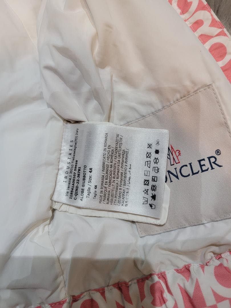 M*o様 MONCLER ピンク ロゴジャケット フード付き