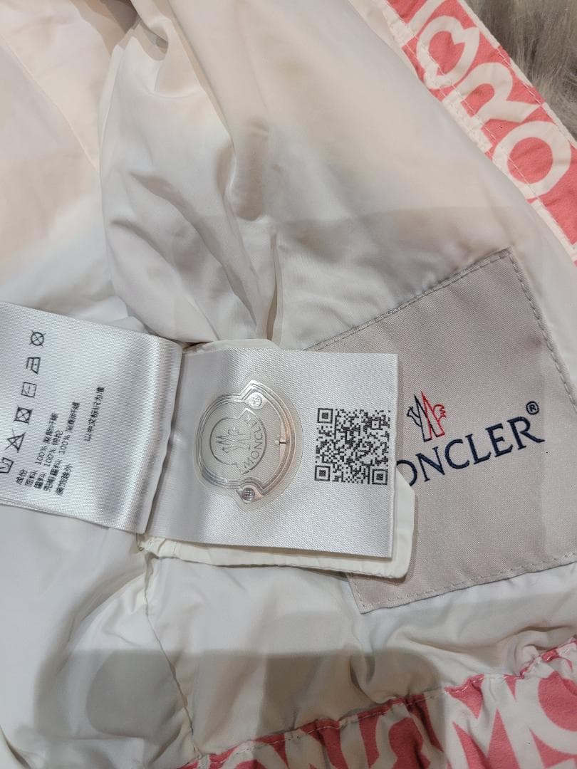 M*o様 MONCLER ピンク ロゴジャケット フード付き