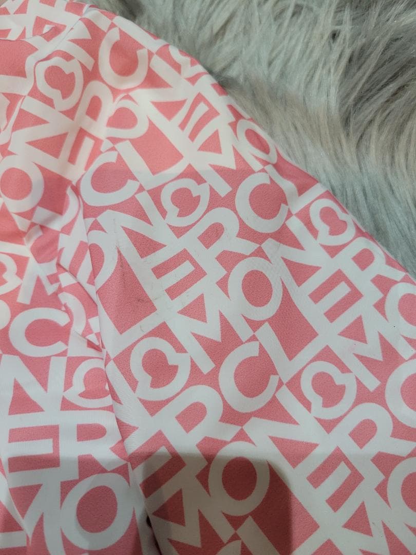 M*o様 MONCLER ピンク ロゴジャケット フード付き