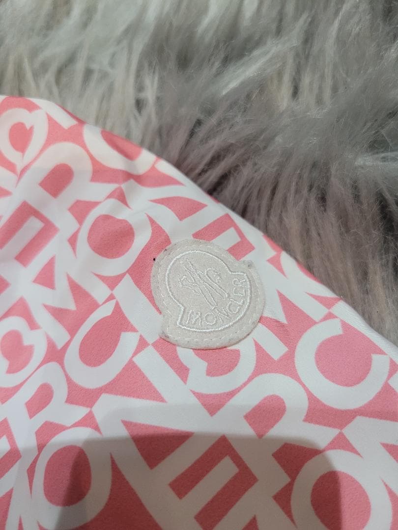 M*o様 MONCLER ピンク ロゴジャケット フード付き