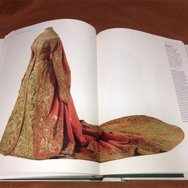 能登地震寄付　未使用　　ロシア　エルミタージュ美術館　2巻　大型本　英語