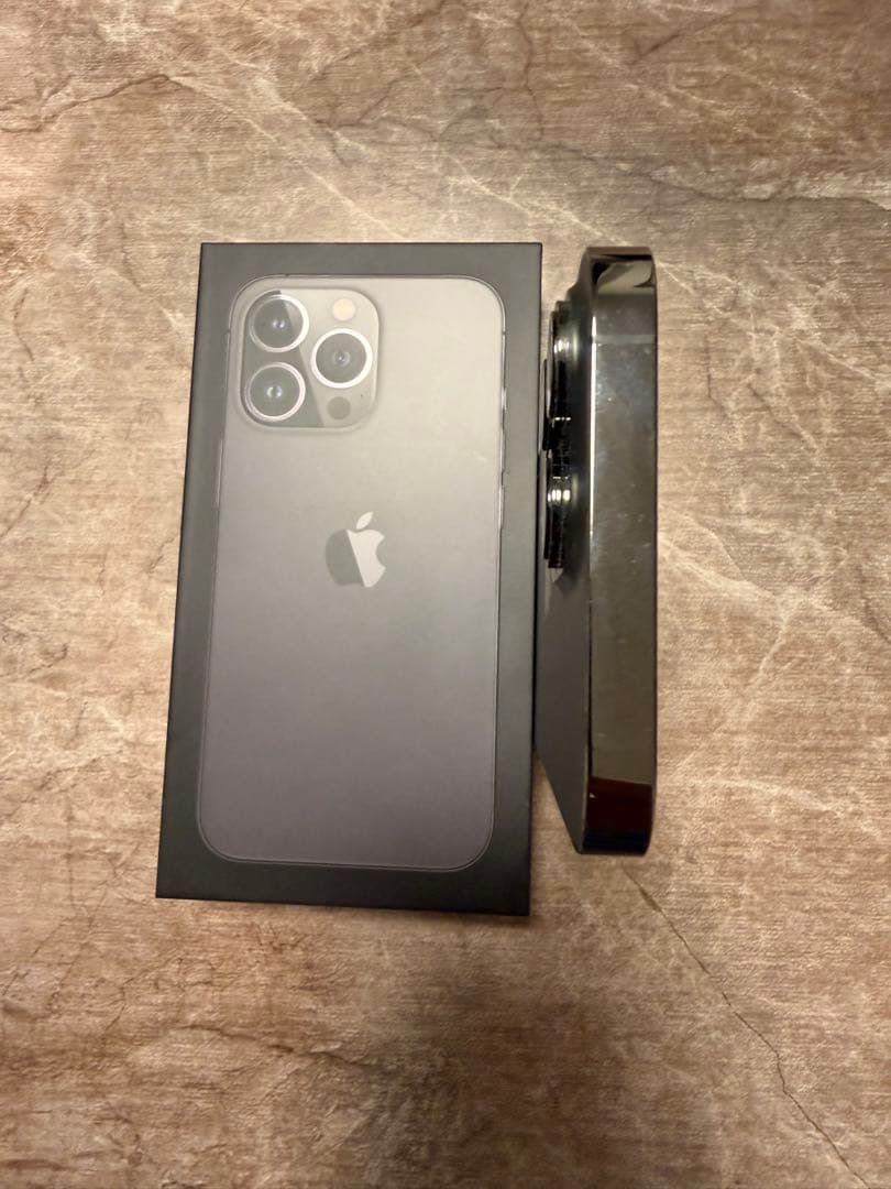 iPhone 13pro グラファイト　256GB SIM解除済み
