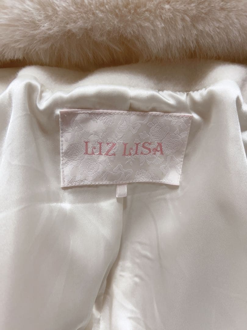 LIZLISA リズリサ ビジューリボンショートフードコート ホワイト