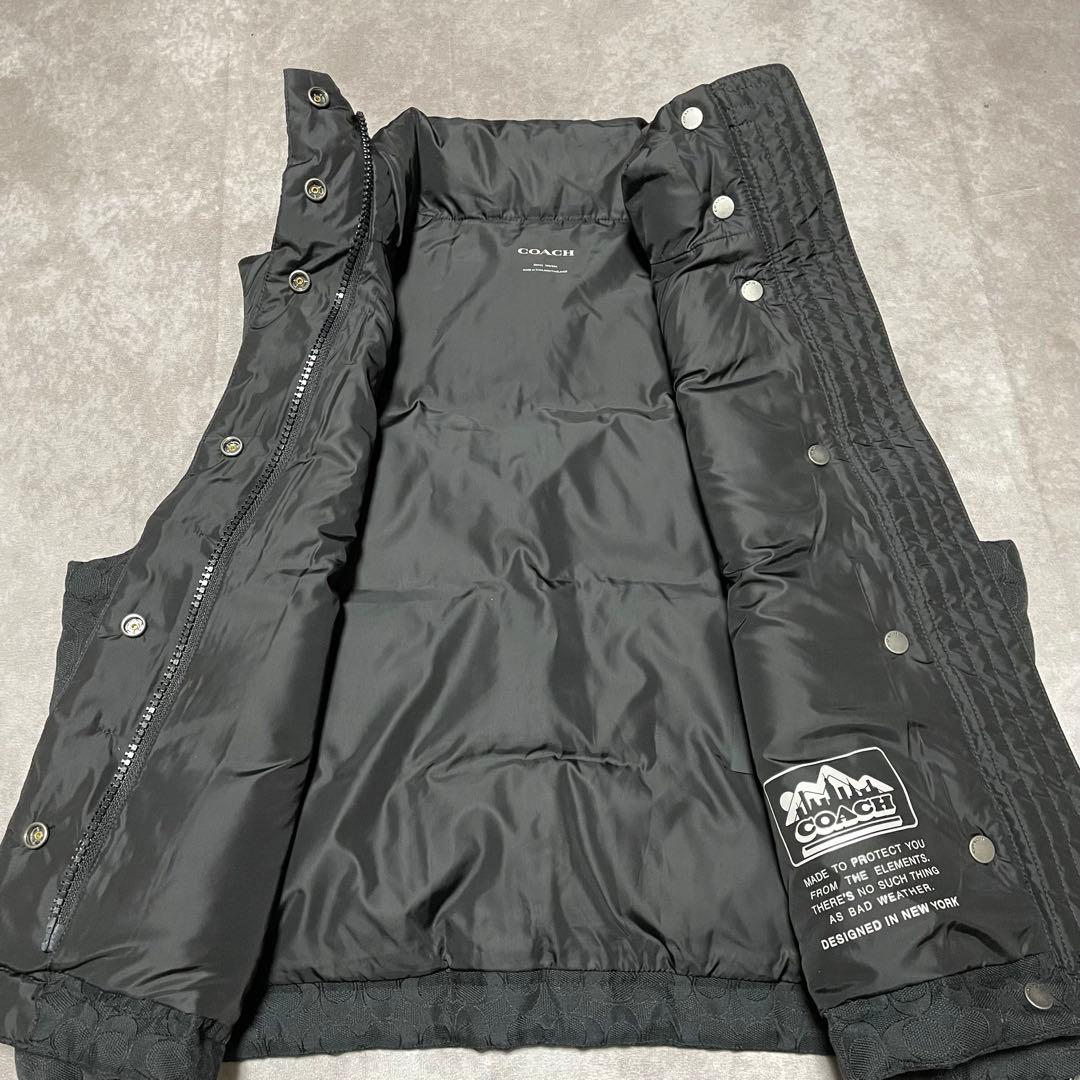 未使用品　コーチ　COACH （S） ダウンベスト　シグネチャー柄　黒