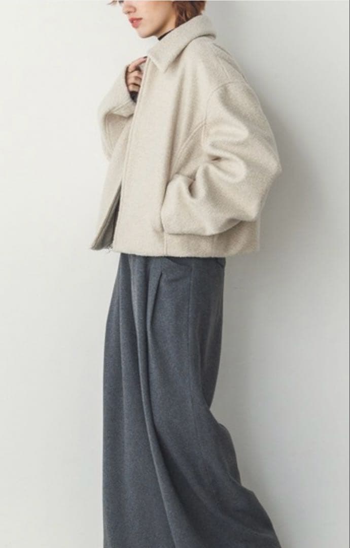 【新品未使用タグ付き】アイボリー ショート丈ジャケット ブルゾンレディース