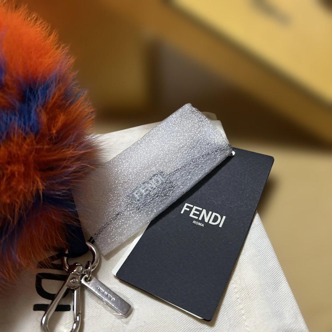 ア*マ様 FENDI ファーチャーム オレンジと青