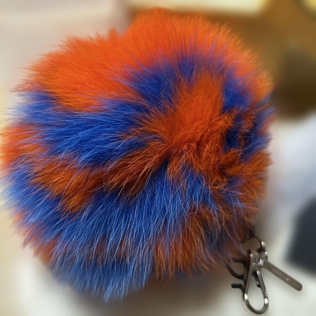 ア*マ様 FENDI ファーチャーム オレンジと青