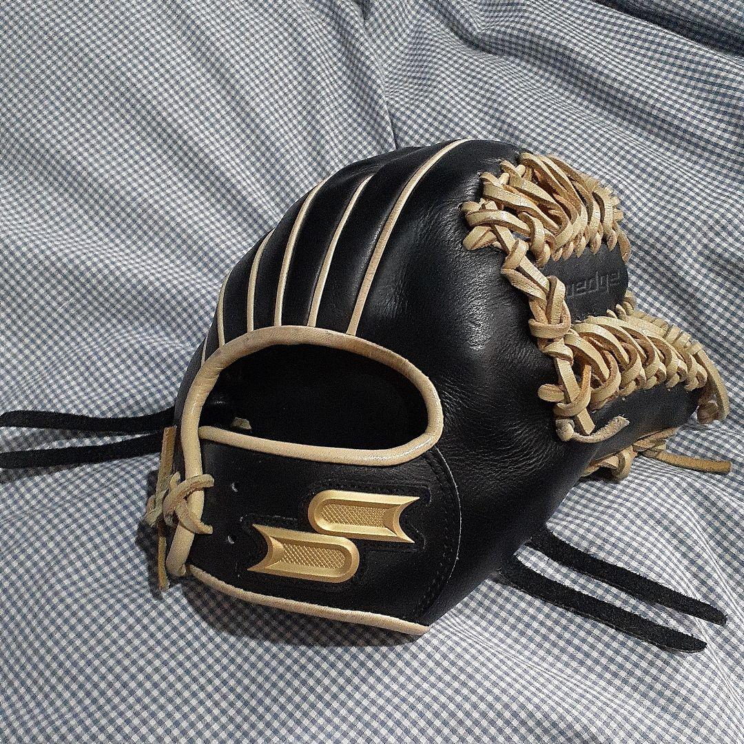 軟式グローブ 黒/ベージュ レース編み