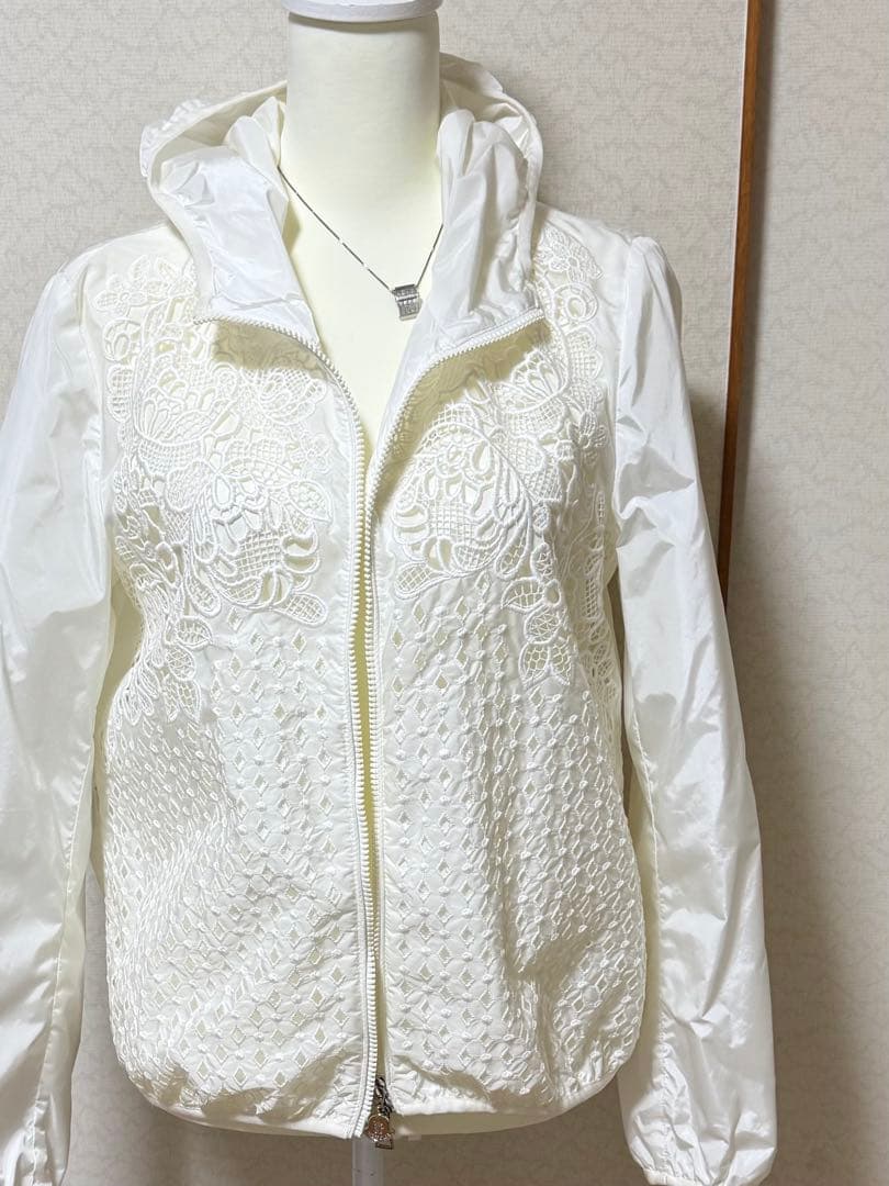 モンクレールレース切り替え ナイロンフーデットQRタグ付き正規品