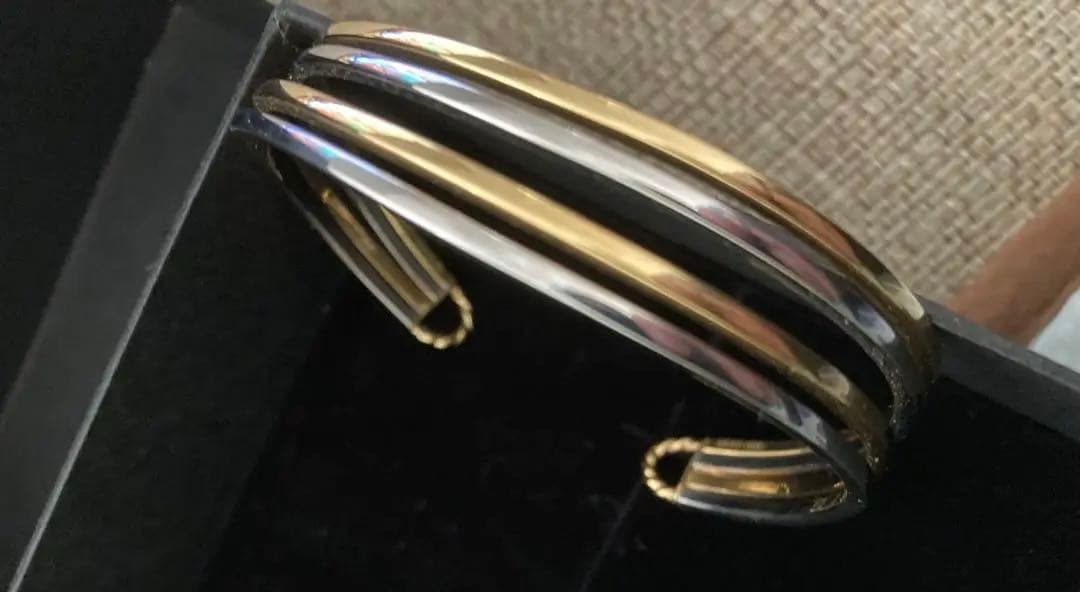 SV\18KYG トゥービーゴールドバングル