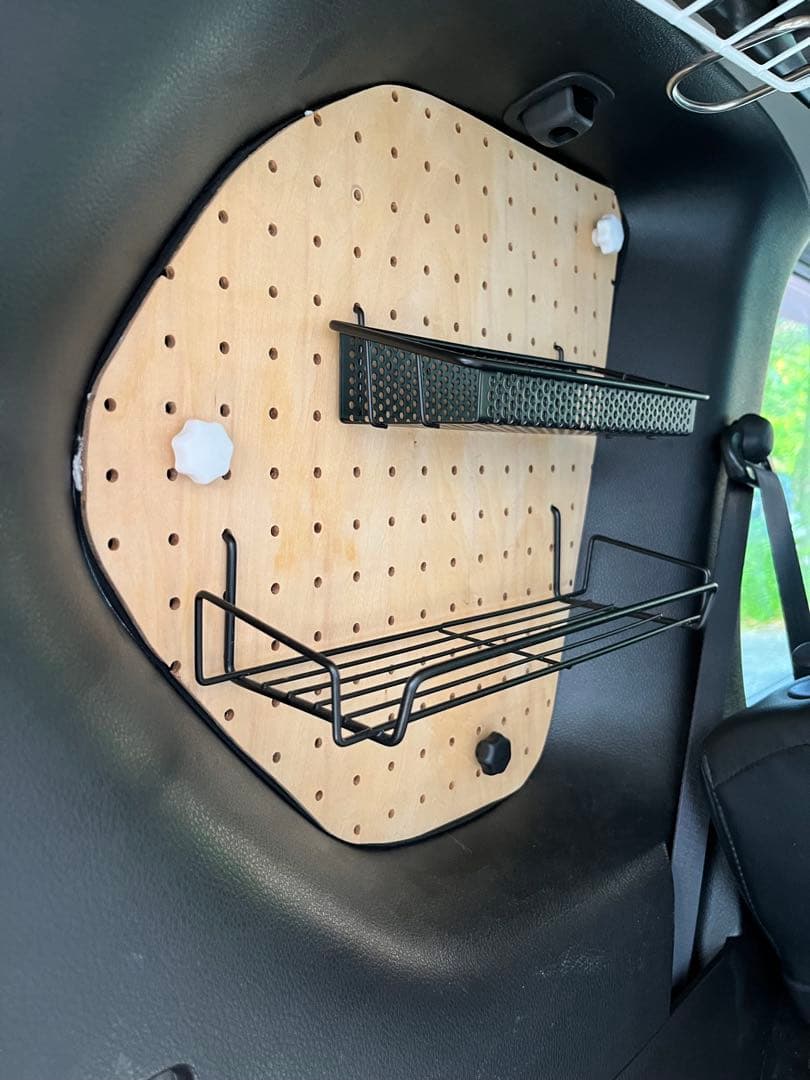 エクストレイルt31 リアクォーターガラス用　有孔ボード兼防寒シェード　棚付き