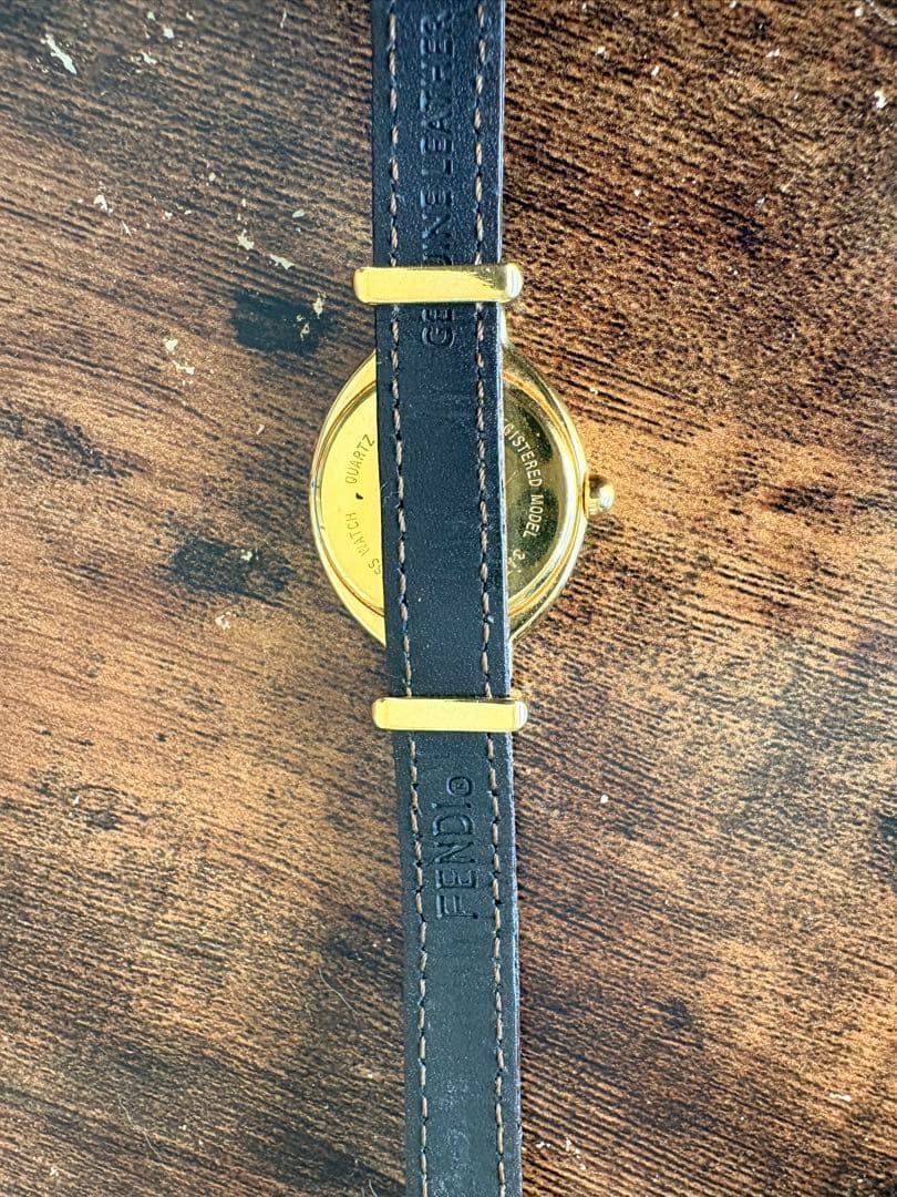 FENDI 腕時計(クォーツ) 交換用ベルト4本付き