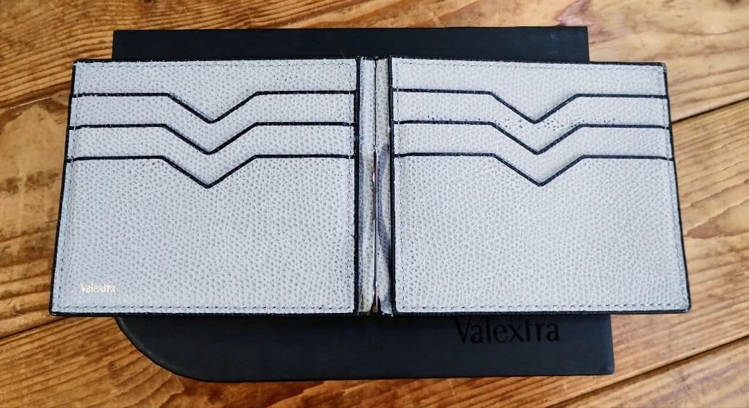 美品！Valextraヴァレクストラ マネークリップ 二つ折り財布