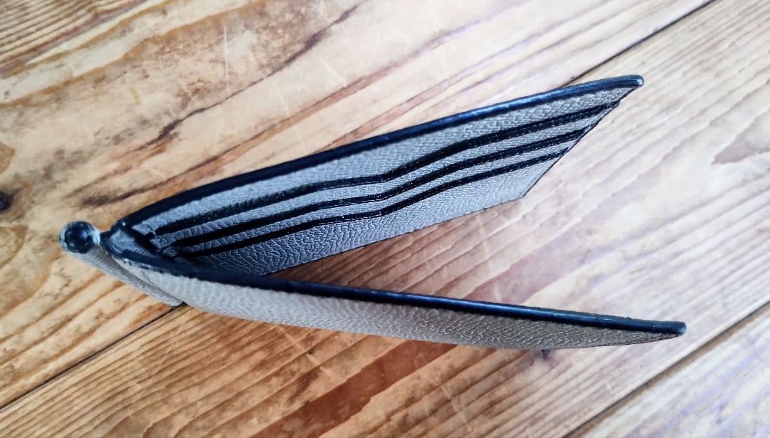 美品！Valextraヴァレクストラ マネークリップ 二つ折り財布