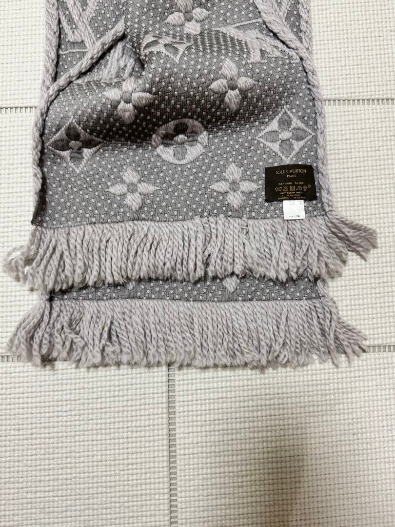 LOUIS VUITTON ルイヴィトン　エシャルプロゴマニアマフラー　グレー
