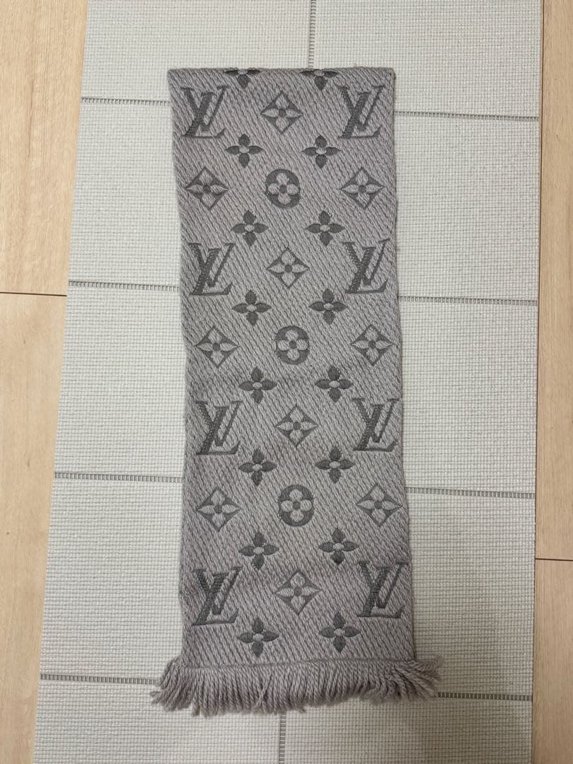 LOUIS VUITTON ルイヴィトン　エシャルプロゴマニアマフラー　グレー
