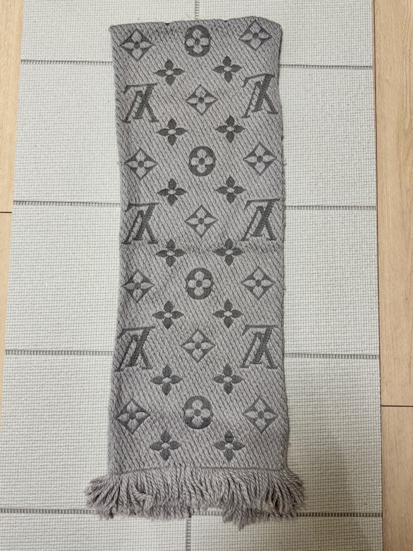 LOUIS VUITTON ルイヴィトン　エシャルプロゴマニアマフラー　グレー