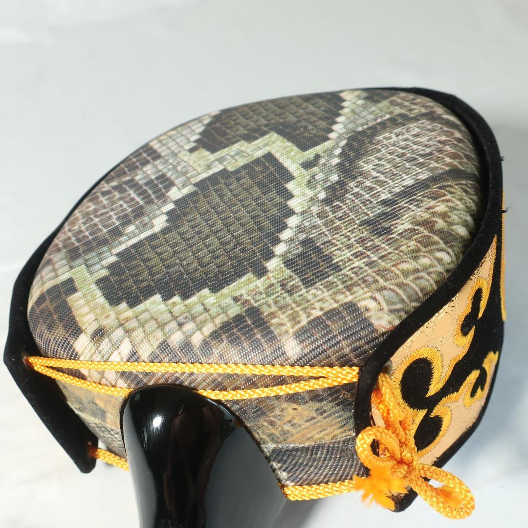 沖縄三線 ハードケース付 爪 予備弦 教則本 付属 和楽器