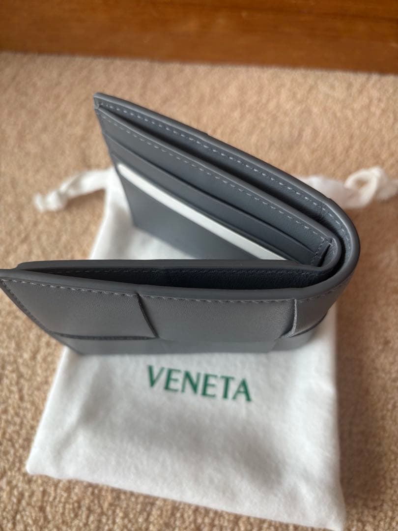 ボッテガヴェネタ/BOTTEGA VENETA 2つ折り財布 小銭入れ付　グレー