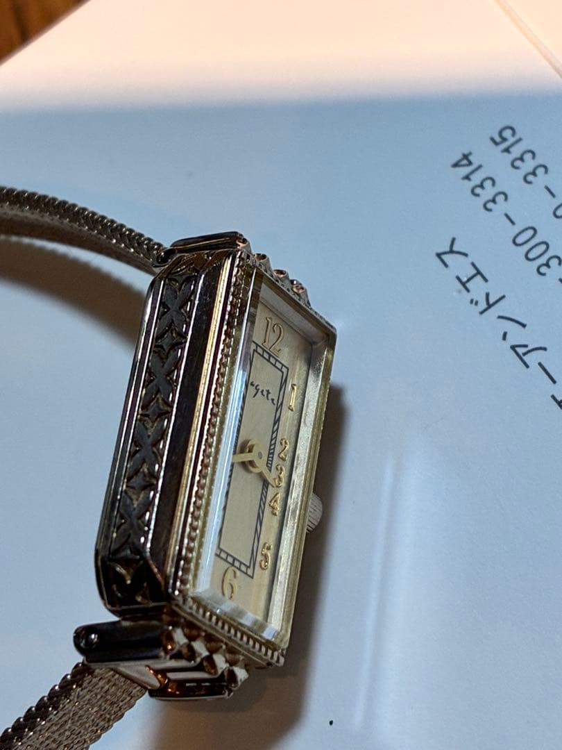 アガットエレガントなアナログ腕時計