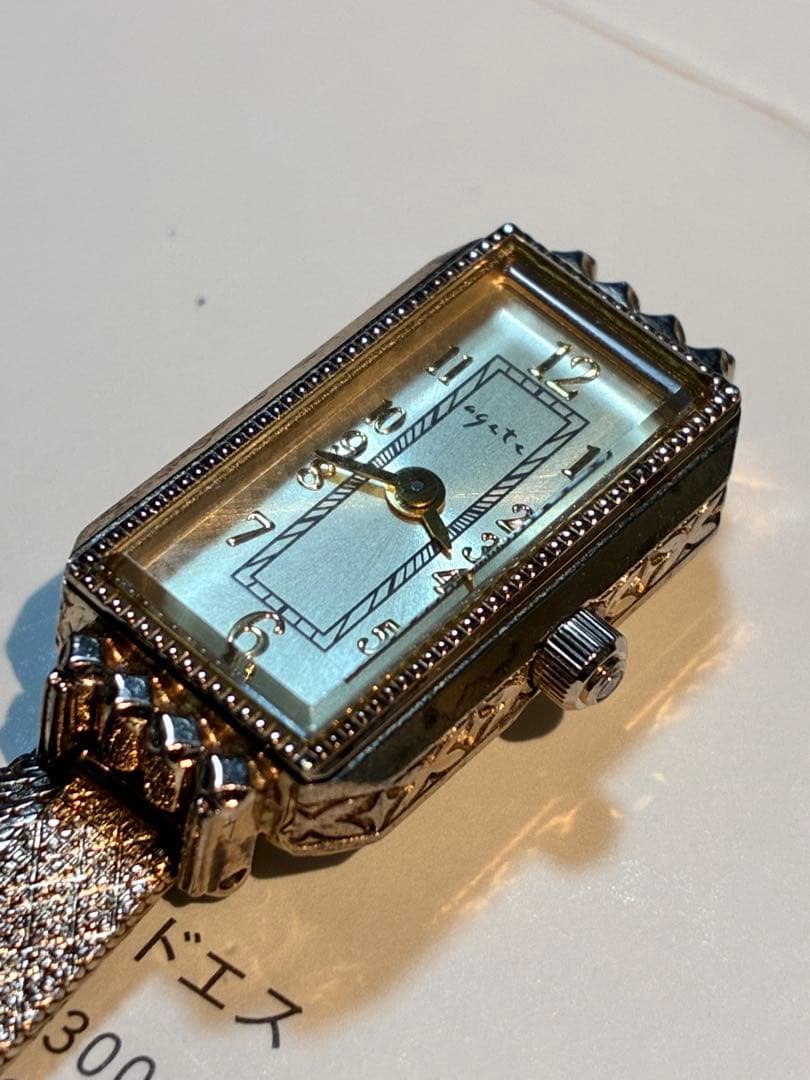 アガットエレガントなアナログ腕時計