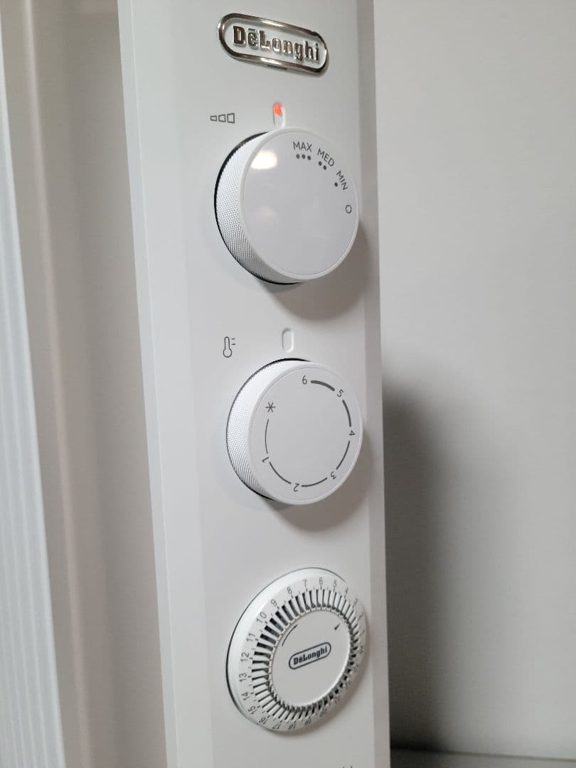 美品 デロンギ オイルヒーター ヴェルティカルド RHJ21F0812-WH