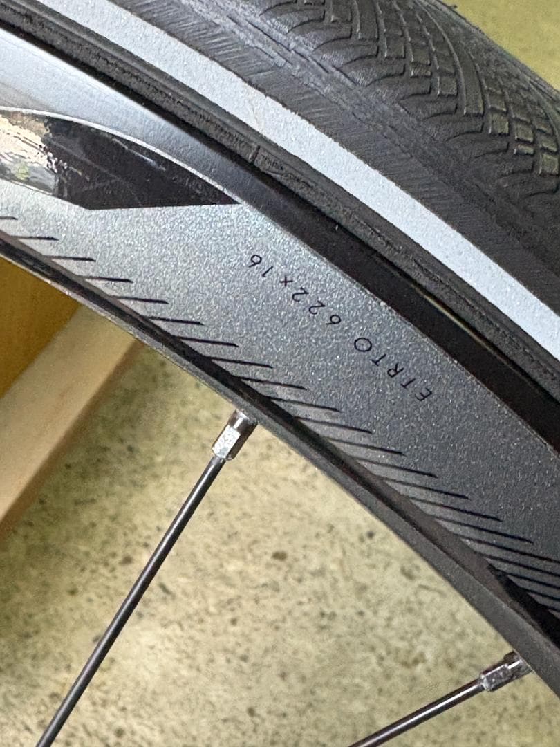 Specialized Sirrus Comp Carbon Disc（未使用）