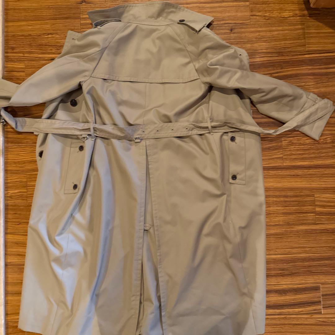 アクアスキュータム　ベージュ トレンチコート